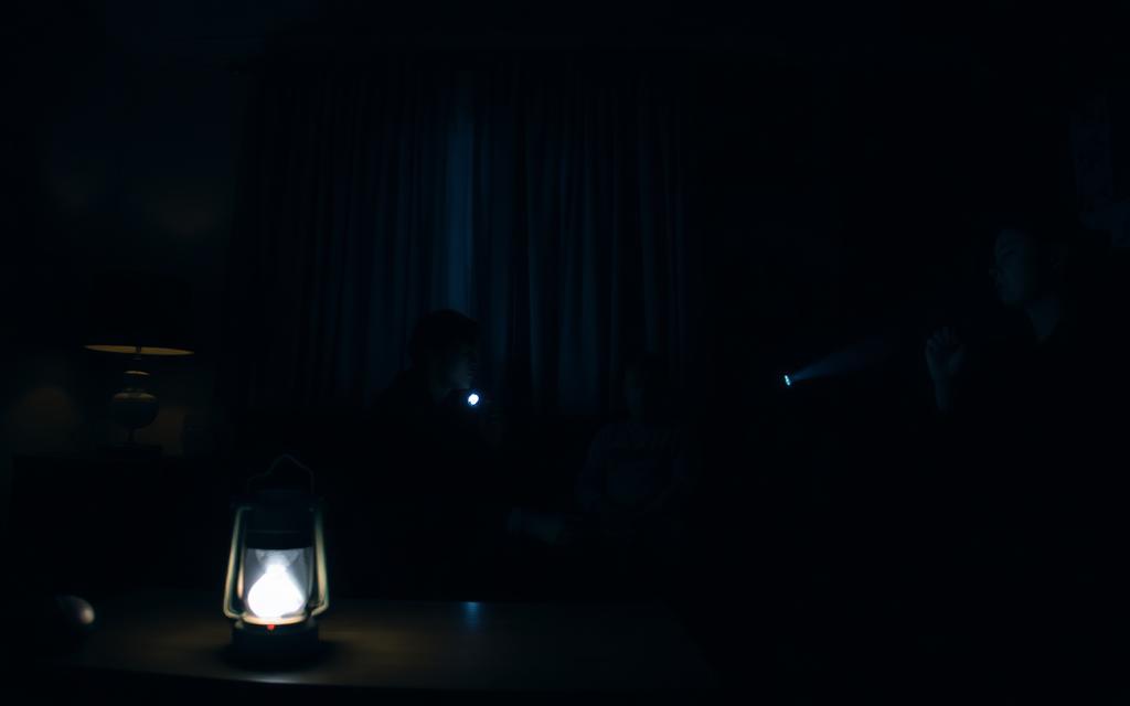 Donkere stad bij langdurige stroomstoring